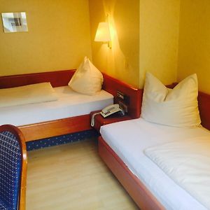 Zimmer mit zwei Einzelbetten